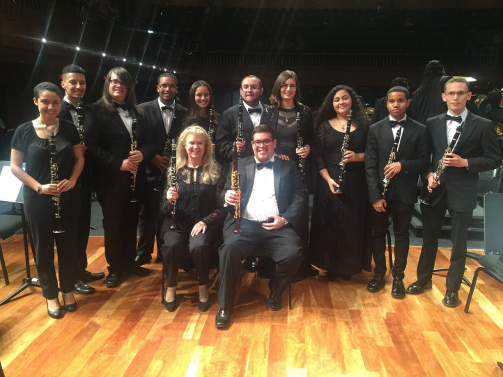 Experiencia Sinfonica clarinetists, with Kathy and Pochi seated in front